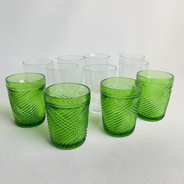 Colección de platos y vasos para la mesa - imagen 3