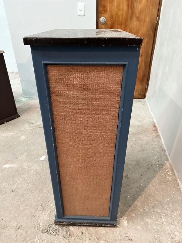 Gabinete de madera antiguo con diseño clásico - imagen 7