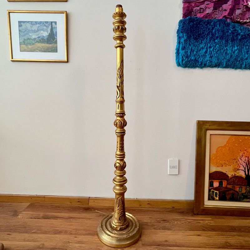 Lámpara de Pie Antigua de Madera Tallada Dorada