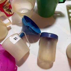Lote de Utensilios de Plástico para Cocina: Jarras, Medidores y Recipientes - imagen 3