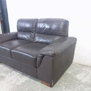 Sofá de 2 cuerpos en cuero marrón oscuro con patas de madera - imagen 3