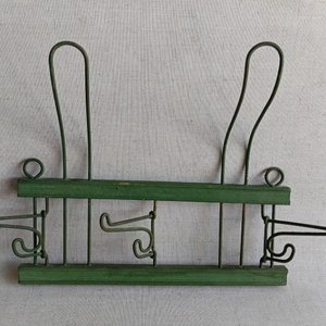 Lote siguiente: Antiguo Perchero de Madera y Metal con Perchas Móviles