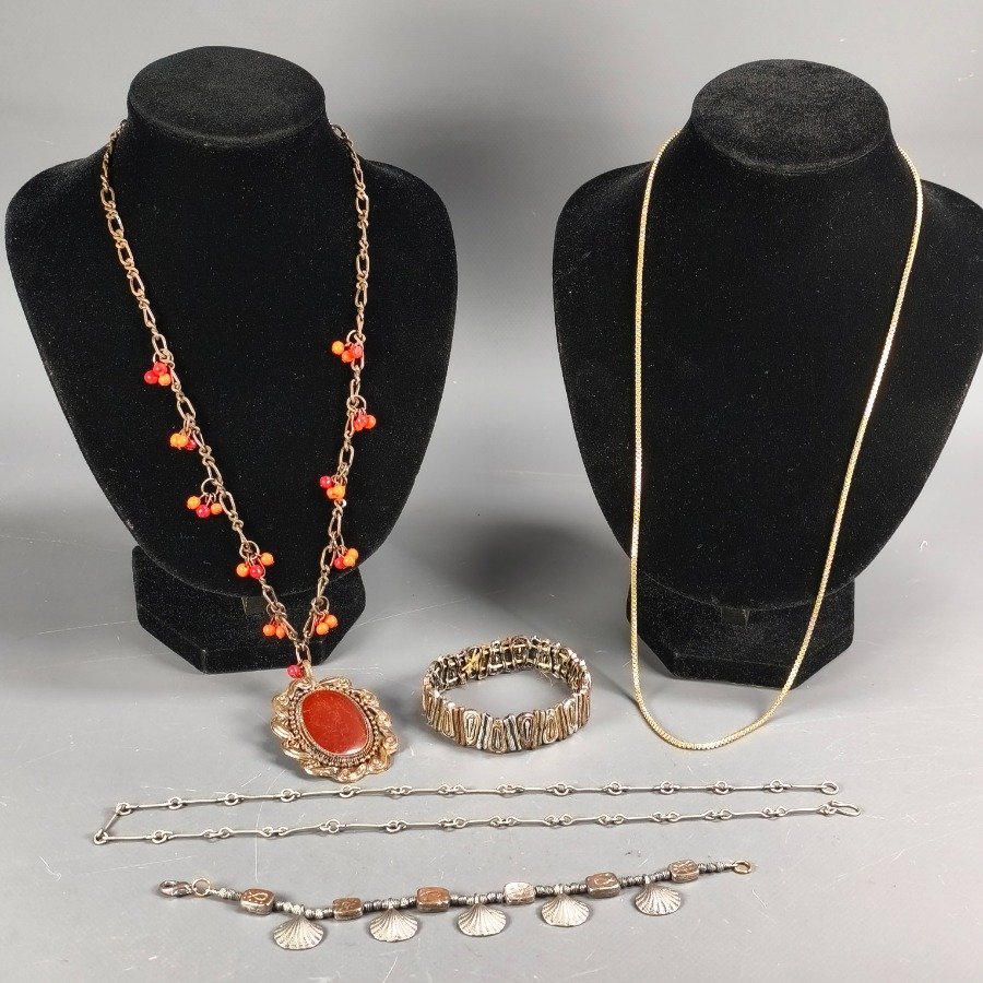 Item 16392 - Image 1