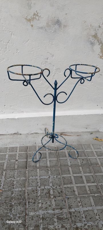 Soporte para plantas en hierro azul - imagen 4