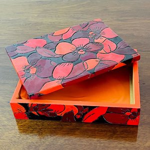 Set de 3 Piezas de Madera Decoradas con Relieve y Motivos Florales - imagen 4