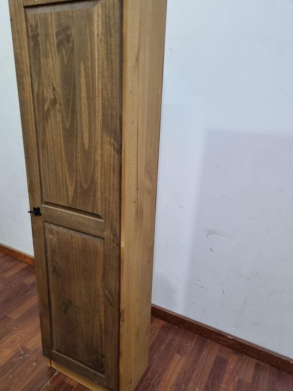 Gabinete de madera con puerta y placard - imagen 3