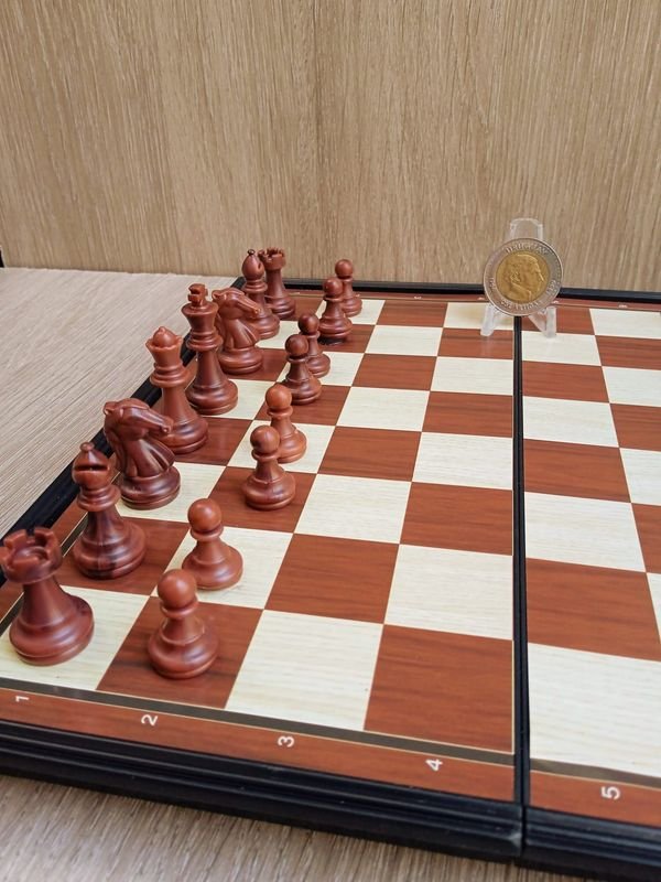 Juego de Ajedrez Completo con tablero para Guardar las Piezas - imagen 3