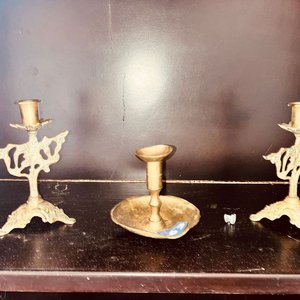 Lote siguiente: Juego de 3 Candelabros de Bronce Estilo Clásico
