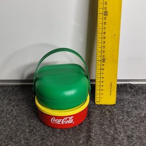 Lanchera Infantil Coca-Cola Verde y Roja con Botellita - imagen 2