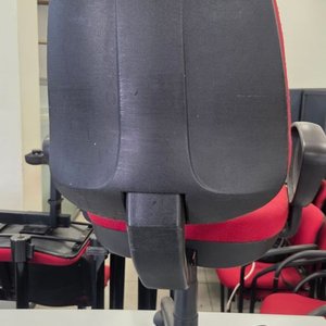 Silla de Oficina Roja con Ruedas - imagen 3