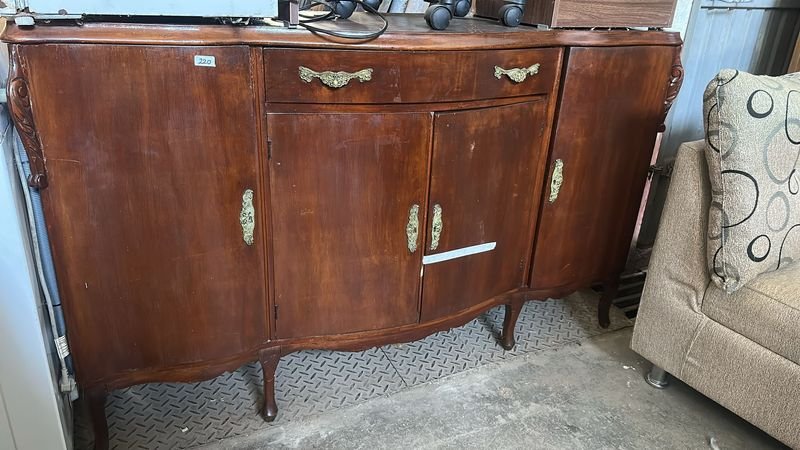 Bargueño de madera con 4 puertas y un cajón - imagen 3