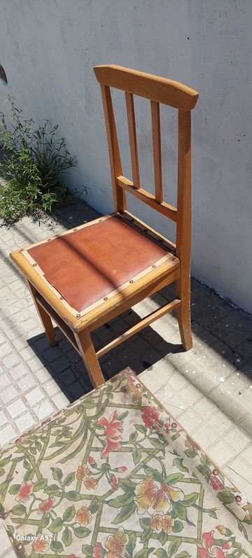 Silla y banqueta en madera, diseño antiguo - imagen 6
