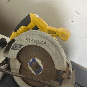 Lote siguiente: Sierra Circular Stanley A1700