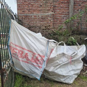 2 Bolsones big Bag capacidad 1000kg Para Escombro o residuos - De Tejido Polipropileno con 4  Asas Reforzadas en las esquina Para su traslado o elevación por maquina o autolevador. - imagen 4