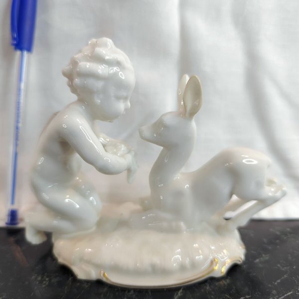 Figurita de porcelana alemana firmada TUTTER con un ciervo - imagen 1