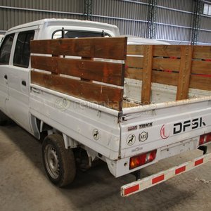 Camioneta Utilitaria DFSK Mini Truck Blanca con Carga de Madera - imagen 3