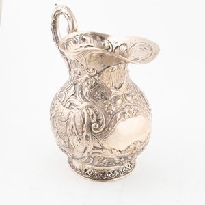Jarra de Plata Labrada con Relieve de Personajes y Flores - imagen 2