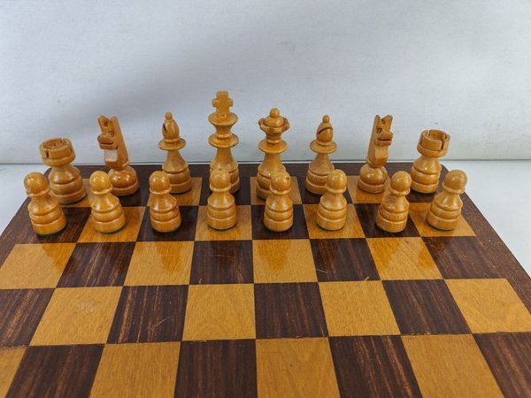 Ajuste de ajedrez completo con tablero y piezas - imagen 2