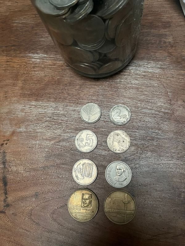 Monedas antiguas uruguayas en frasco - imagen 2