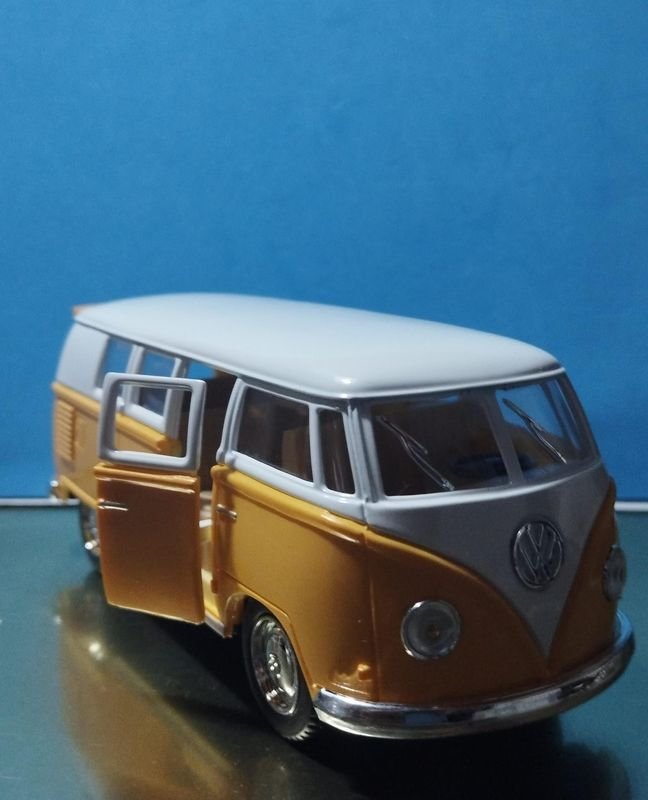 Lote siguiente: Modelo de Volkswagen Combi 1962 en escala 1/32