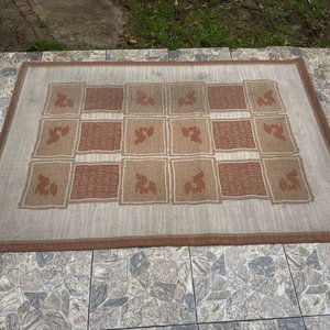 Lote siguiente: Alfombra de Algodón Beige y Marrón con Diseño Geométrico