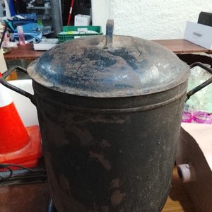 Lote anterior: Olla Grande de Hierro Fundido con Tapa - 20 Litros