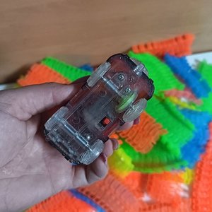 Pista de Carreras Mágica con Auto Luminoso - imagen 4
