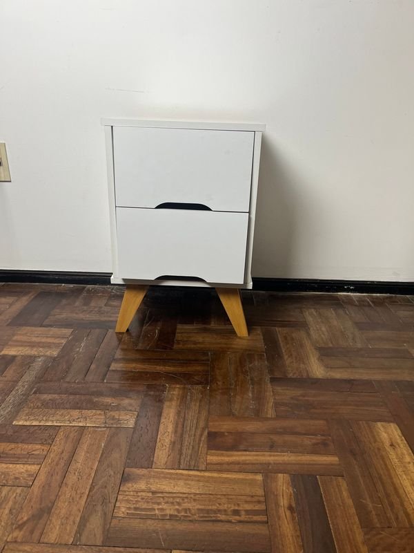 Mesa de luz blanca con diseño antiguo - imagen 2