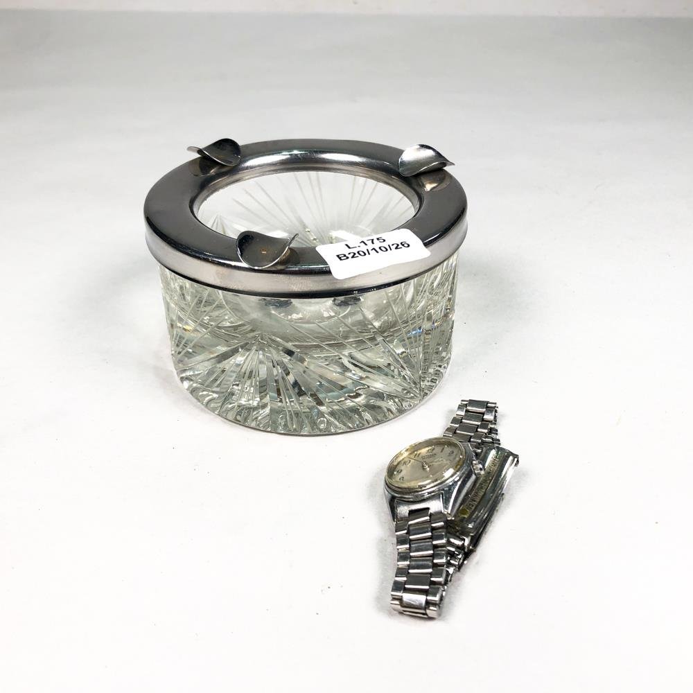 Cenicero de Cristal Tallado y Reloj Citizen de Metal