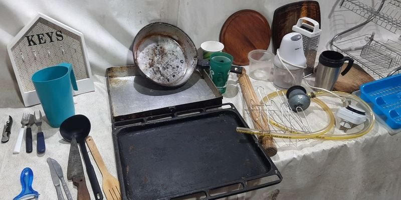 Caja de Cocina con Varios Artículos - imagen 2