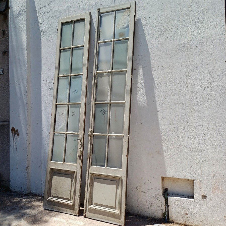 Puertas de cedro viejas con vidrios rotos - imagen 3