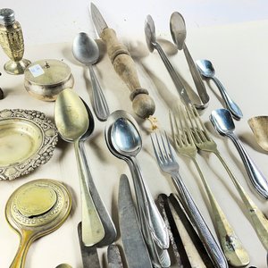 Lote de Cubiertos Metálicos: Tenedores, Cuchillos y Cucharas Soperas - imagen 4