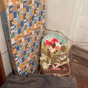 Lote siguiente: Colchón de Cuna y Silla Mecedora Infantil