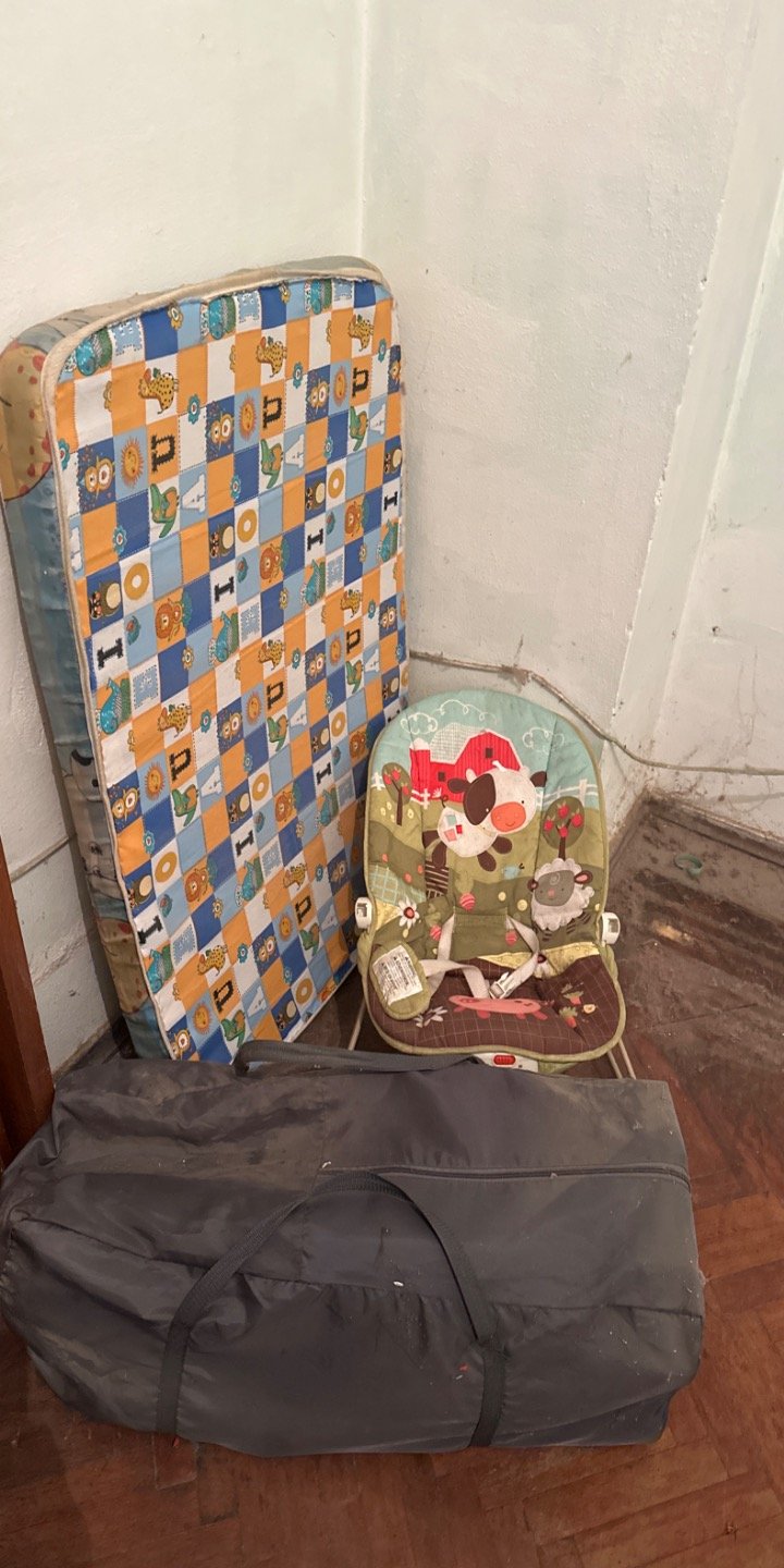 Colchón de Cuna y Silla Mecedora Infantil
