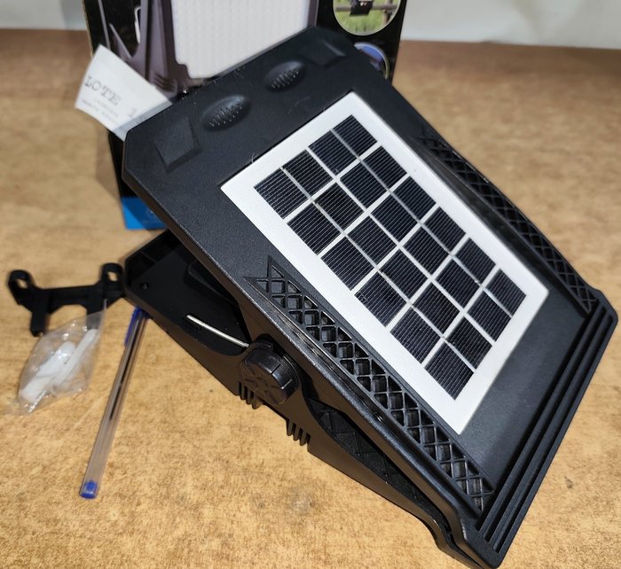 Lámpara LED recargable con sensor y repelente de insectos - imagen 4