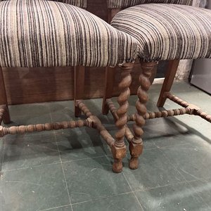 Juego de 2 Sillas Tapizadas Estilo Clásico con Patas Torneadas de Roble - imagen 3