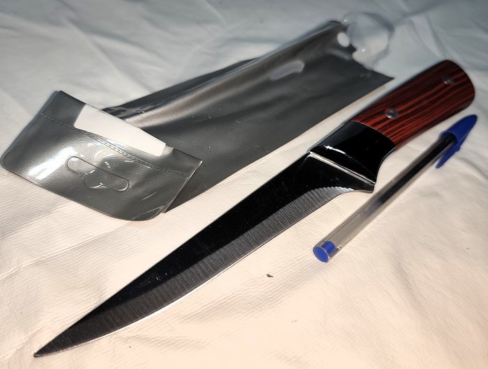 Cuchillo de Deshuese Profesional con Mango Remachado