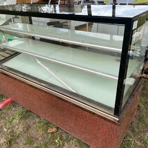 Lote siguiente: Exhibidor Vitrina Refrigerada con Estantes de Vidrio