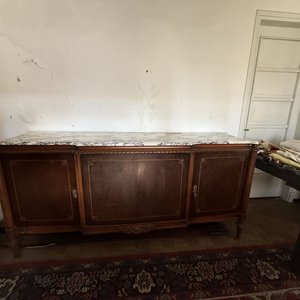Aparador Antiguo de Madera con Tapa de Mármol y Detalles Incrustados - imagen 17