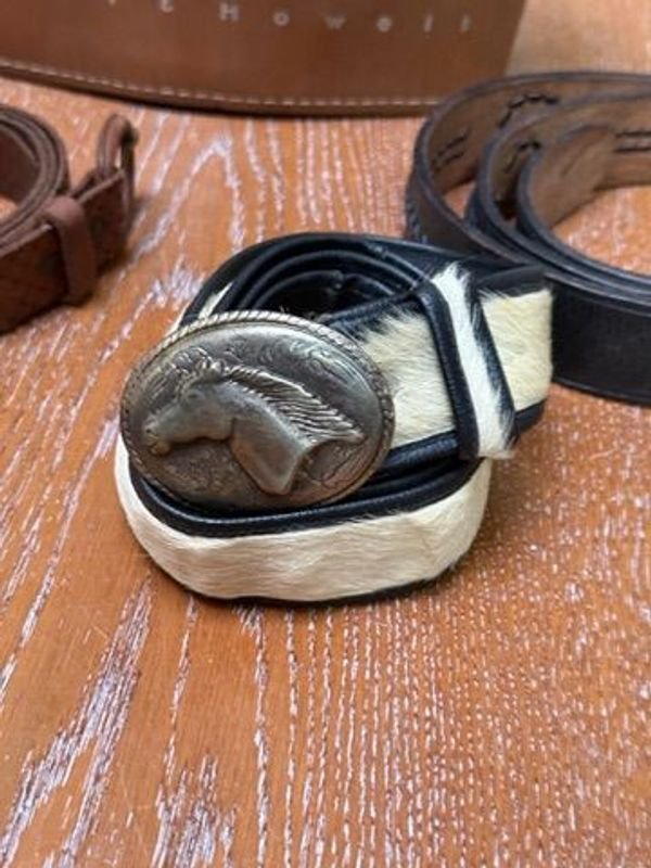 Lotes de cintos y estuches de cuero en excelente condición - imagen 2