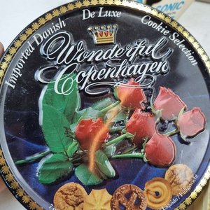 Lote de Accesorios y Adornos: Lata "Wonderful Copenhagen", Caja "Vanderbilt" y Neceser con Cosméticos - imagen 4