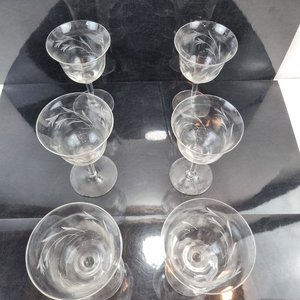 Juego de 6 Copas Antiguas de Vidrio Grabado con Diseño Floral - imagen 4