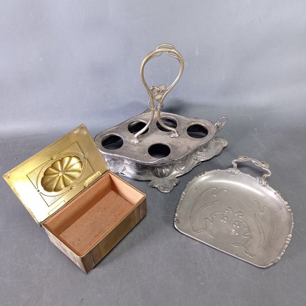 Cofre de Bronce con Interior de Madera y Pala para Migas Art Nouveau - imagen 1