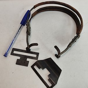 Lote siguiente: Hebilla Militar SMA Uruguay Años 50 y Soporte Auriculares Aviación Americanos