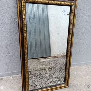 Lote anterior: Espejo Antiguo con Marco Dorado y Detalles Ornamentales