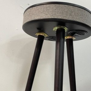Mesa Auxiliar Redonda con Parlante Bluetooth Integrado - imagen 3