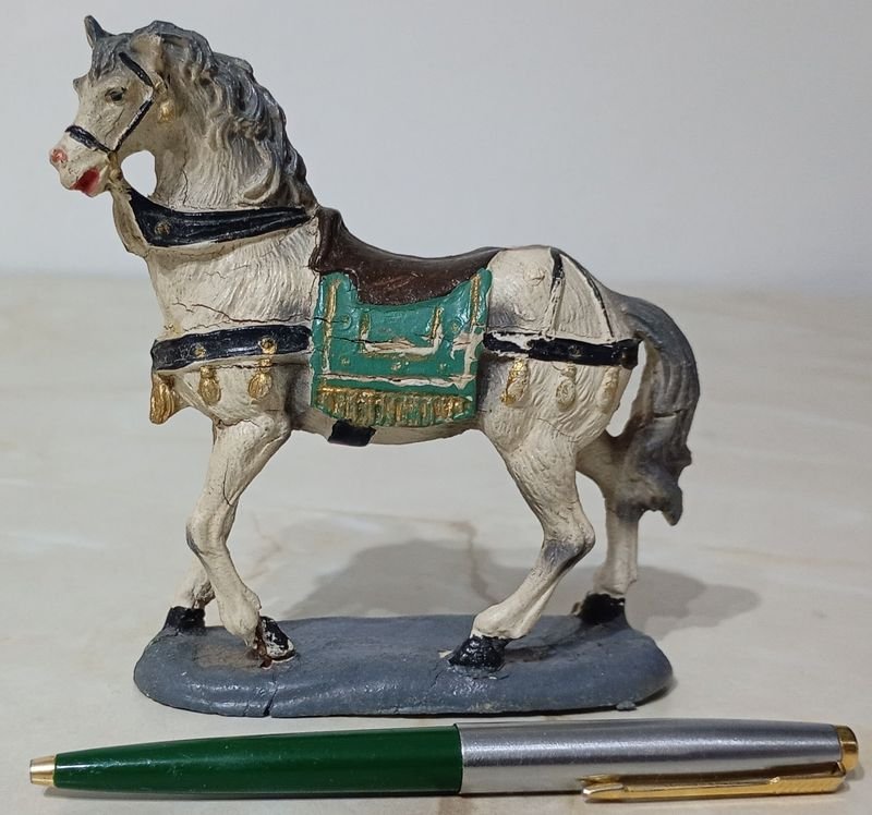 Estatuilla coleccionable de caballo en Yeso