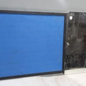 Lote siguiente: Espejo y Pizarra con Marco Negro