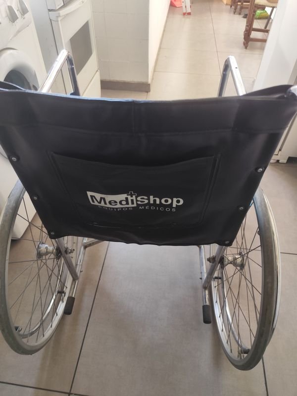 Silla de Ruedas Plegable MediShop - Nueva