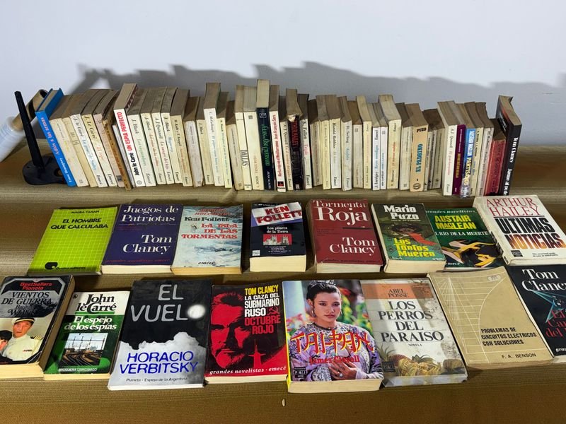 Lote anterior: Lote de novelas variadas en excelente condición
